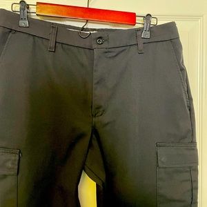 Men’s black cargo pants